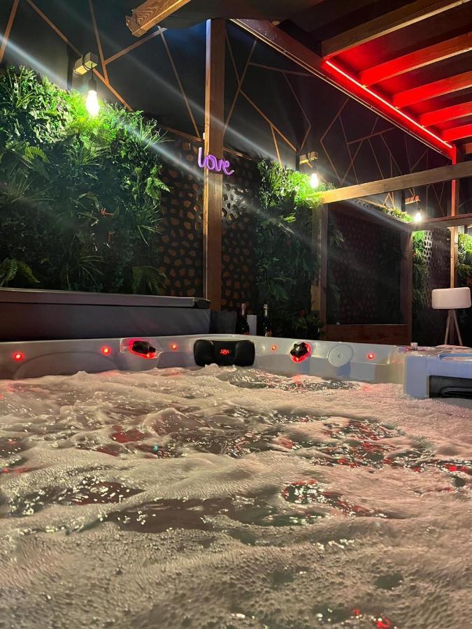 Hotel L'Entrepot Secret Nîmes Zewnętrze zdjęcie